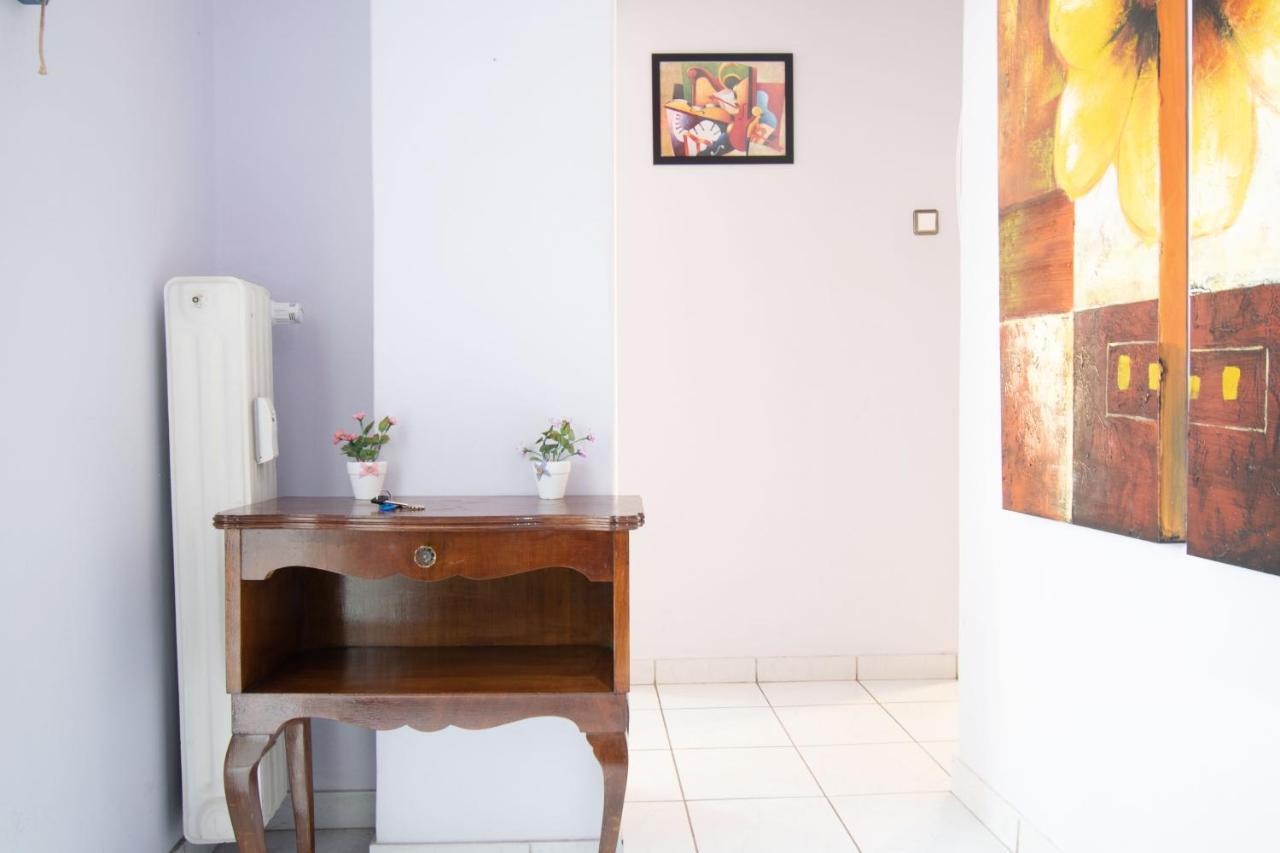 Appartamento Cozy Flat In Heart Of Acropolis Atene Esterno foto