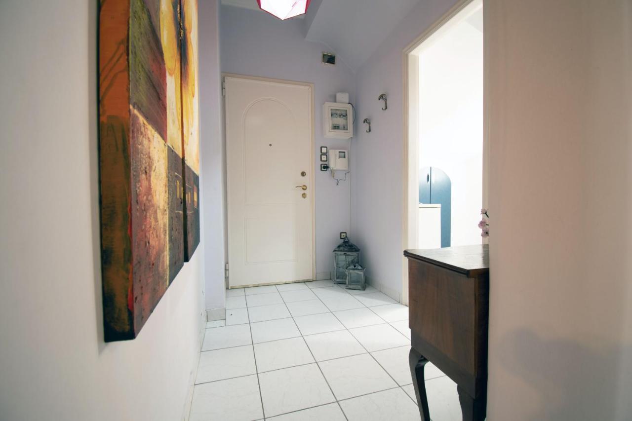 Appartamento Cozy Flat In Heart Of Acropolis Atene Esterno foto